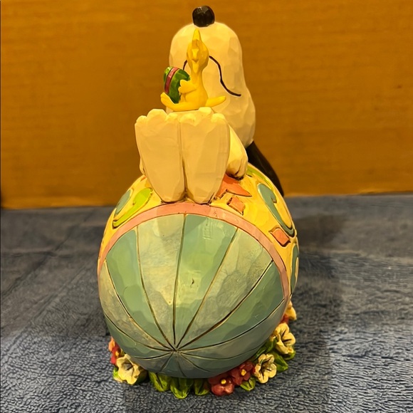 Jim Shore Snoopy and Woodstock on Decorative Egg Figurine - Picture 6 of 9